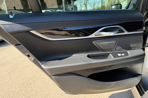 BMW 7 Series 740D XDRIVE M SPORT - REAR ENTERTAINMENT -SUNROOF -HUD -HARMAN KARDON -ICON 36