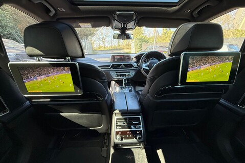 BMW 7 Series 740D XDRIVE M SPORT - REAR ENTERTAINMENT -SUNROOF -HUD -HARMAN KARDON -ICON 4