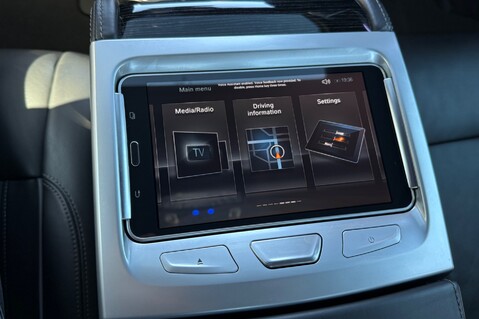 BMW 7 Series 740D XDRIVE M SPORT - REAR ENTERTAINMENT -SUNROOF -HUD -HARMAN KARDON -ICON 42