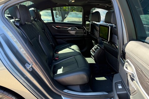 BMW 7 Series 740D XDRIVE M SPORT - REAR ENTERTAINMENT -SUNROOF -HUD -HARMAN KARDON -ICON 43