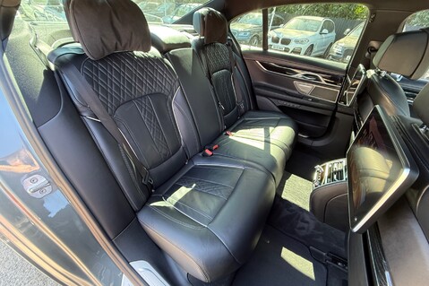 BMW 7 Series 740D XDRIVE M SPORT - REAR ENTERTAINMENT -SUNROOF -HUD -HARMAN KARDON -ICON 46
