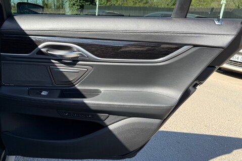 BMW 7 Series 740D XDRIVE M SPORT - REAR ENTERTAINMENT -SUNROOF -HUD -HARMAN KARDON -ICON 48
