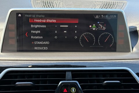 BMW 7 Series 740D XDRIVE M SPORT - REAR ENTERTAINMENT -SUNROOF -HUD -HARMAN KARDON -ICON 54