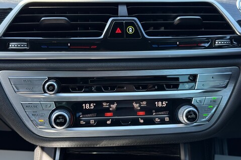 BMW 7 Series 740D XDRIVE M SPORT - REAR ENTERTAINMENT -SUNROOF -HUD -HARMAN KARDON -ICON 62