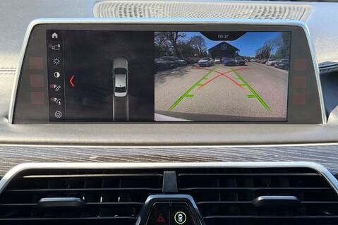 BMW 7 Series 740D XDRIVE M SPORT - REAR ENTERTAINMENT -SUNROOF -HUD -HARMAN KARDON -ICON 64