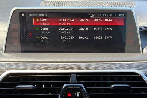BMW 7 Series 740D XDRIVE M SPORT - REAR ENTERTAINMENT -SUNROOF -HUD -HARMAN KARDON -ICON 65