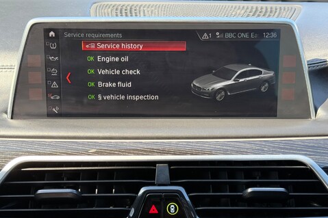 BMW 7 Series 740D XDRIVE M SPORT - REAR ENTERTAINMENT -SUNROOF -HUD -HARMAN KARDON -ICON 66