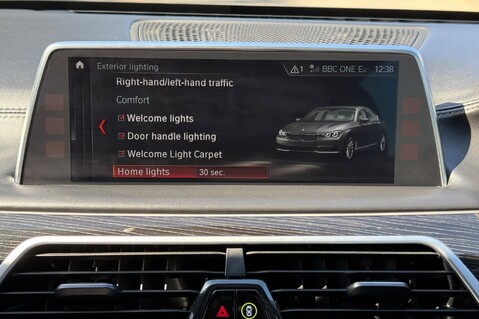BMW 7 Series 740D XDRIVE M SPORT - REAR ENTERTAINMENT -SUNROOF -HUD -HARMAN KARDON -ICON 67