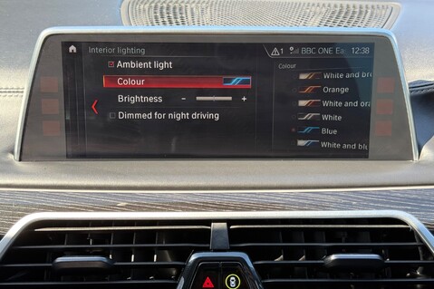 BMW 7 Series 740D XDRIVE M SPORT - REAR ENTERTAINMENT -SUNROOF -HUD -HARMAN KARDON -ICON 69