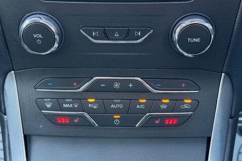 Ford S-Max TITANIUM SPORT TDCI - SONY NAVIGATION -APPLE CAR PLAY -FULL SERVICE HISTORY 37