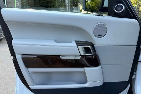 Land Rover Range Rover TDV6 VOGUE SE - DEPLOYABLE SIDE STEPS - TOWBAR - ADAPTIVE CRUISE CONTROL 23