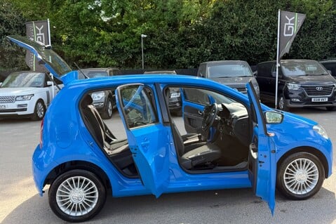 Volkswagen Up HIGH UP - £20 ROAD TAX - HEATED SEATS - 9 SERVICES RECORDED - LOW INSURANCE 18