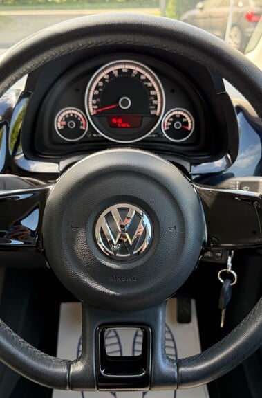 Volkswagen Up HIGH UP - £20 ROAD TAX - HEATED SEATS - 9 SERVICES RECORDED - LOW INSURANCE 