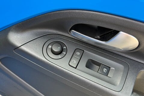 Volkswagen Up HIGH UP - £20 ROAD TAX - HEATED SEATS - 9 SERVICES RECORDED - LOW INSURANCE 32