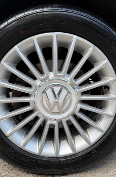 Volkswagen Up HIGH UP - £20 ROAD TAX - HEATED SEATS - 9 SERVICES RECORDED - LOW INSURANCE 