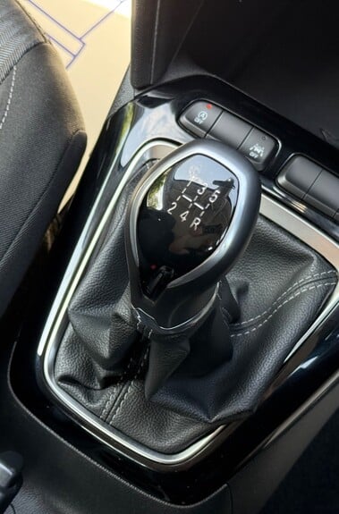 Vauxhall Corsa SE - APPLE CAR PLAY - CRUISE CONTROL - ONE LADY OWNER FROM NEW 