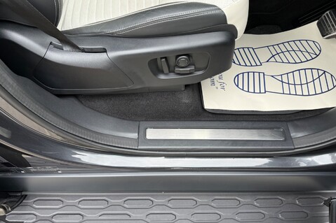 Land Rover Discovery METROPOLITAN EDITION - TOW PACK - ONE OWNER - CARPATHIAN GREY 43