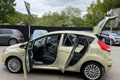 Ford Fiesta TITANIUM AUTOMATIC - 2 OWNERS -14 SERVICE STAMPS - 12 MONTHS MOT 15