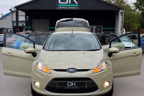Ford Fiesta TITANIUM AUTOMATIC - 2 OWNERS -14 SERVICE STAMPS - 12 MONTHS MOT 17
