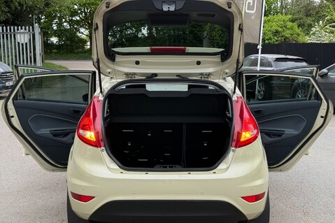 Ford Fiesta TITANIUM AUTOMATIC - 2 OWNERS -14 SERVICE STAMPS - 12 MONTHS MOT 19