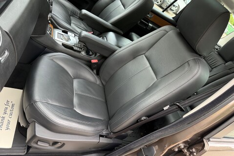 Land Rover Discovery 4 SDV6 HSE -2 OWNERS -FULL SERVICE HISTORY -CAMBELT CHANGED 27