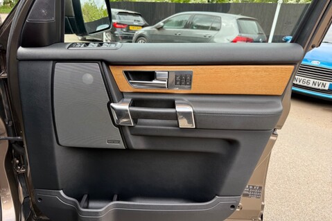 Land Rover Discovery 4 SDV6 HSE -2 OWNERS -FULL SERVICE HISTORY -CAMBELT CHANGED 40