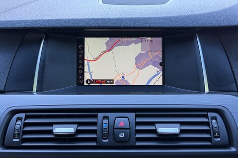 BMW 5 Series 520D M SPORT TOURING - ULEZ COMPLIANT -  2 OWNERS -  SERVICE HISTORY 34
