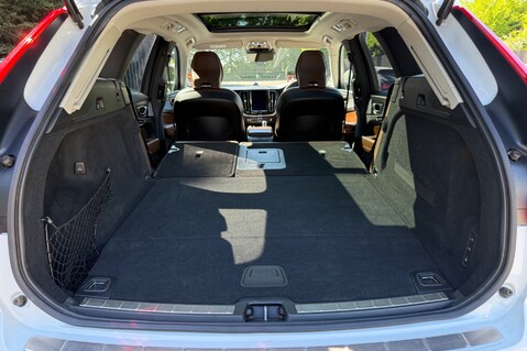 Volvo XC60 T8 TWIN ENGINE INSCRIPTION PRO AWD -BLIS -360 CAMERA -B&W -XENIUM PACK 60