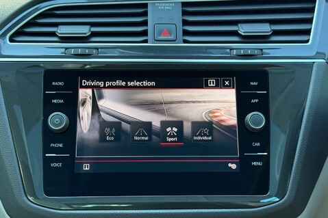 Volkswagen Tiguan ELEGANCE TDI 4MOTION DSG - VW SERVICE PLAN TILL DEC 2028 -WARRANTY DEC 2026 43