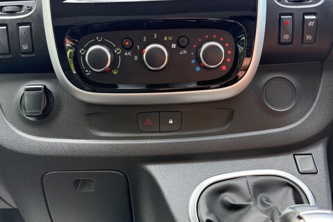 Renault Trafic SL28 SPORT EDC ENERGY DCI AUTOMATIC - NO VAT -1 OWNER -BLUETOOTH-P/SENSORS 27