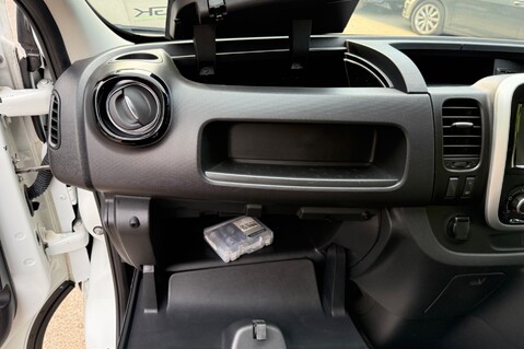 Renault Trafic SL28 SPORT EDC ENERGY DCI AUTOMATIC - NO VAT -1 OWNER -BLUETOOTH-P/SENSORS 33