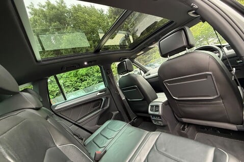 Volkswagen Tiguan R LINE TDI BMT 4MOTION DSG -RARE LEATHER -TOWBAR -10 SERVICES INC CAMBELT 37