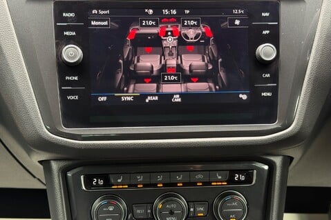 Volkswagen Tiguan R LINE TDI BMT 4MOTION DSG -RARE LEATHER -TOWBAR -10 SERVICES INC CAMBELT 46