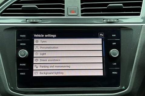 Volkswagen Tiguan R LINE TDI BMT 4MOTION DSG -RARE LEATHER -TOWBAR -10 SERVICES INC CAMBELT 54