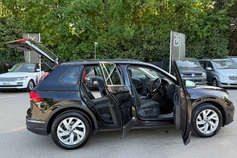 Volkswagen Tiguan LIFE TDI DSG -APPLE CAR PLAY -ADAPTIVE CRUISE CONTROL -1 YEAR VW WARRANTY 18