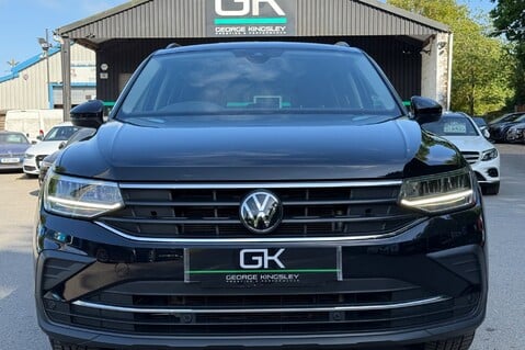 Volkswagen Tiguan LIFE TDI DSG -APPLE CAR PLAY -ADAPTIVE CRUISE CONTROL -1 YEAR VW WARRANTY 12
