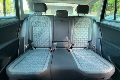 Volkswagen Tiguan LIFE TDI DSG -APPLE CAR PLAY -ADAPTIVE CRUISE CONTROL -1 YEAR VW WARRANTY 16