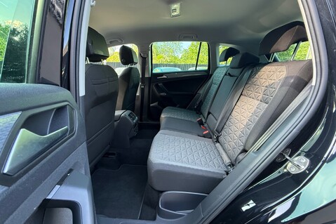Volkswagen Tiguan LIFE TDI DSG -APPLE CAR PLAY -ADAPTIVE CRUISE CONTROL -1 YEAR VW WARRANTY 25