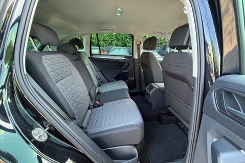 Volkswagen Tiguan LIFE TDI DSG -APPLE CAR PLAY -ADAPTIVE CRUISE CONTROL -1 YEAR VW WARRANTY 17