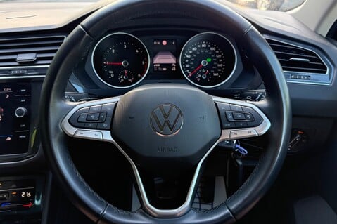 Volkswagen Tiguan LIFE TDI DSG -APPLE CAR PLAY -ADAPTIVE CRUISE CONTROL -1 YEAR VW WARRANTY 7
