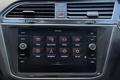 Volkswagen Tiguan LIFE TDI DSG -APPLE CAR PLAY -ADAPTIVE CRUISE CONTROL -1 YEAR VW WARRANTY 36
