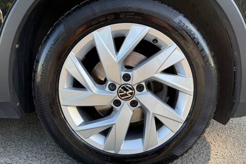 Volkswagen Tiguan LIFE TDI DSG -APPLE CAR PLAY -ADAPTIVE CRUISE CONTROL -1 YEAR VW WARRANTY 48