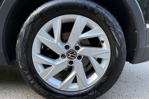 Volkswagen Tiguan LIFE TDI DSG -APPLE CAR PLAY -ADAPTIVE CRUISE CONTROL -1 YEAR VW WARRANTY 50