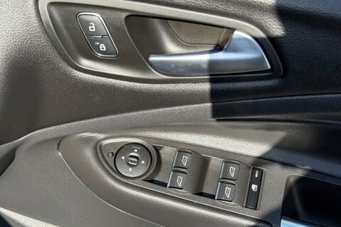 Ford Kuga TITANIUM X EDITION AUTOMATIC - PANORAMIC SUNROOF - SHADOW BLACK 37