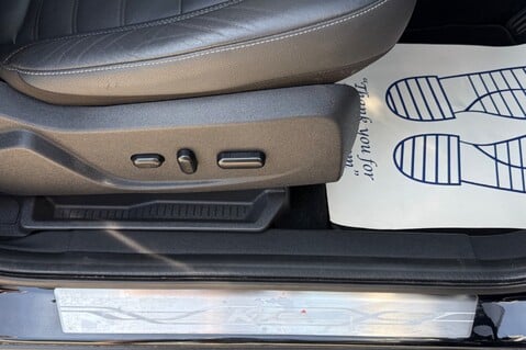 Ford Kuga TITANIUM X EDITION AUTOMATIC - PANORAMIC SUNROOF - SHADOW BLACK 38