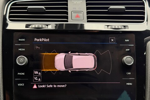Volkswagen Golf GTE ADVANCE DSG - REVERSE CAMERA - LANE ASSIST -KEYLESS -WINTER PACK -LEDS 42