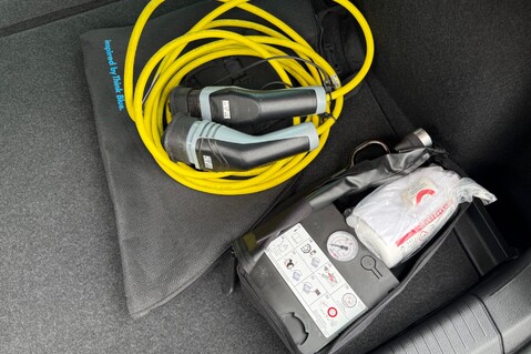Volkswagen Golf GTE ADVANCE DSG - REVERSE CAMERA - LANE ASSIST -KEYLESS -WINTER PACK -LEDS 56