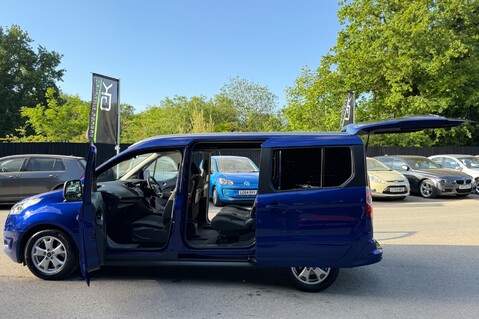 Ford Grand Tourneo Connect TITANIUM TDCI AUTOMATIC - 5 SEATER - PANORAMIC ROOF 18