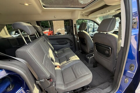 Ford Grand Tourneo Connect TITANIUM TDCI AUTOMATIC - 5 SEATER - PANORAMIC ROOF 27