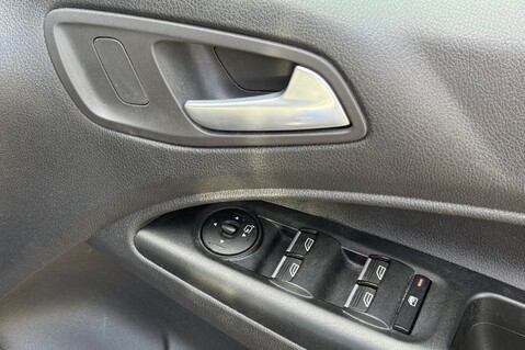 Ford Grand Tourneo Connect TITANIUM TDCI AUTOMATIC - 5 SEATER - PANORAMIC ROOF 32